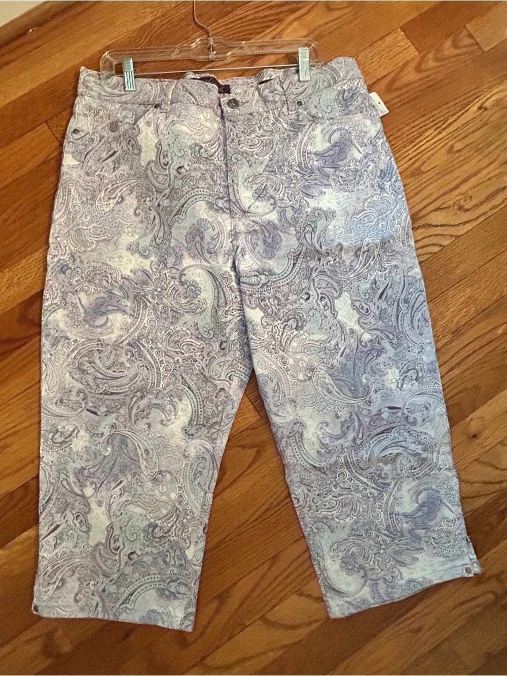 Gloria Vanderbilt Lavender Paisley Capris